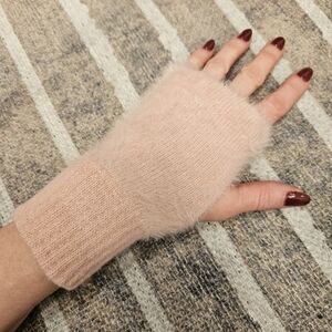 NEW Pink Fuzzy Fingerless Handwarmer Gloves